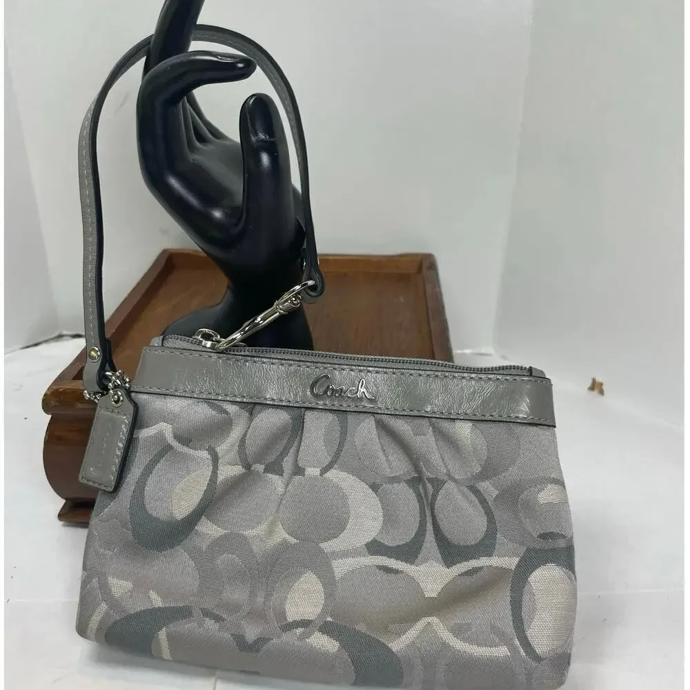 COACH WRISTLET BAG CANVAS LEATHER SIGNATURE GRAY PLEATED AESTHETIC‎ KAWAII